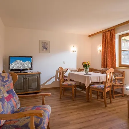 Fuchs Ferdinand アパート エルマウ